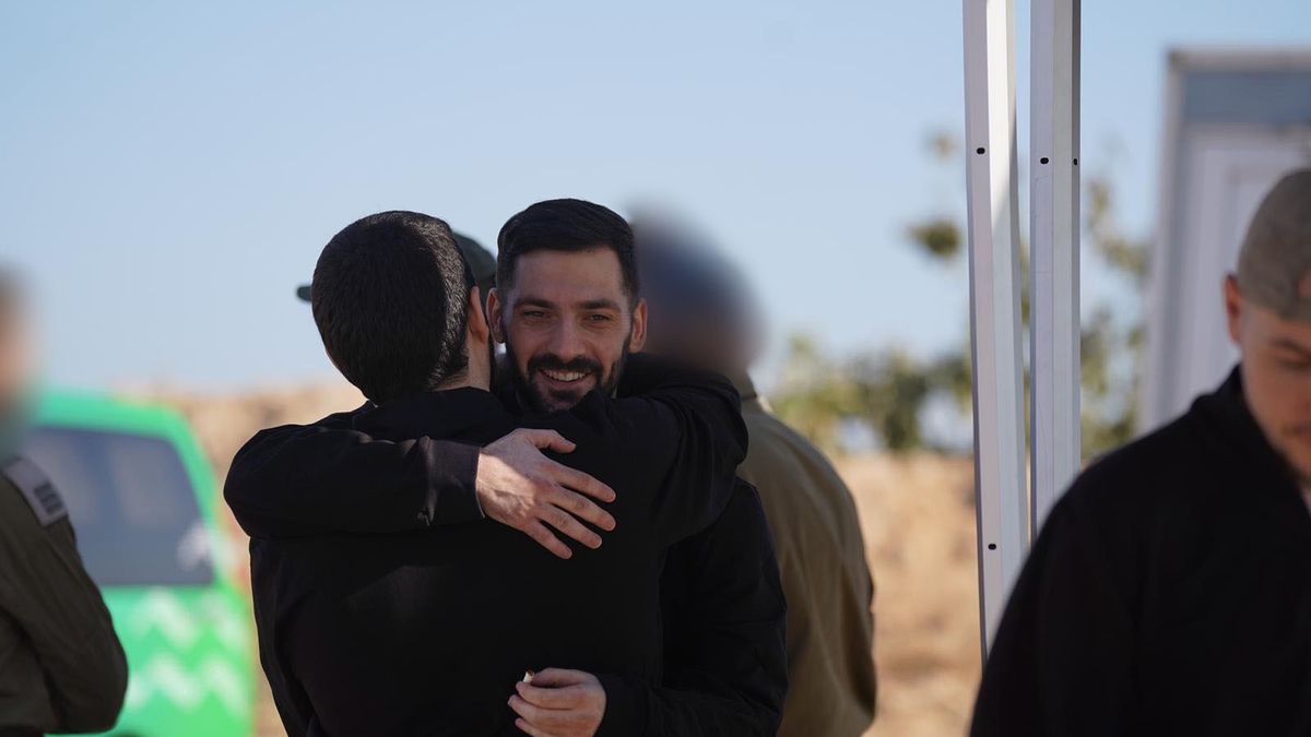 „Odhodil granát a zachránil mi život,“ prohlásil kamarád mrtvého rukojmí